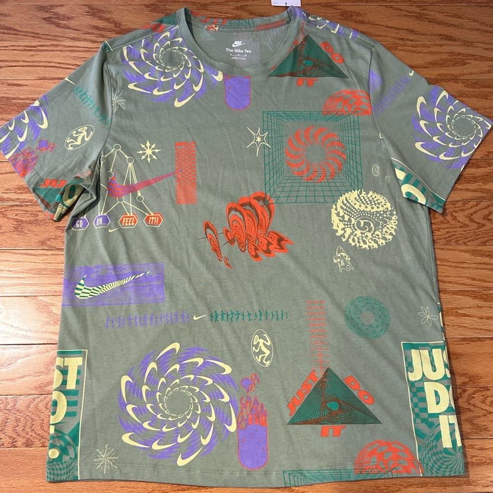 Nike Men's festival tee/ Graphic Print T-Shirt - Green